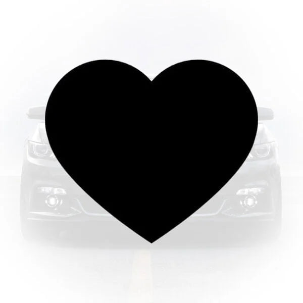 Sticker auto sub forma de inima neagra aplicat pe luneta unei masini albe