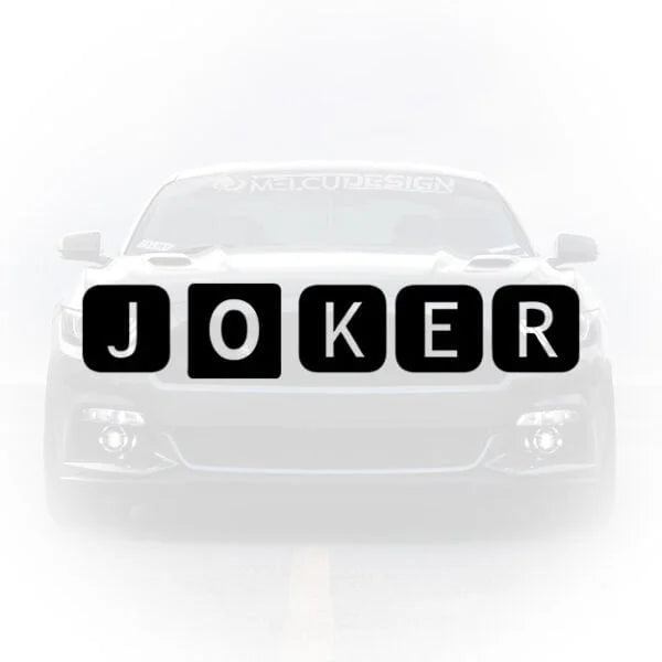 Sticker auto cu textul Joker scris in patrate individuale pe fundalul unei masini