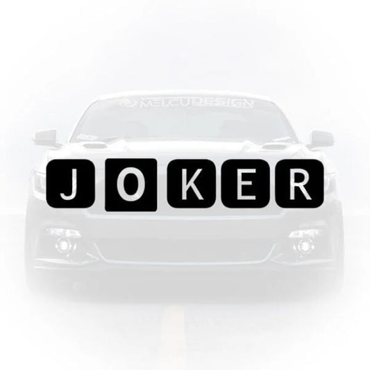 Sticker auto cu textul Joker scris in patrate individuale pe fundalul unei masini