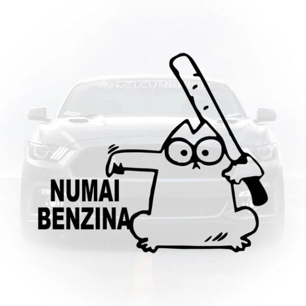 Sticker auto amuzant cu Simon's Cat ținând o bâtă și textul Numai Benzina in rezervor
