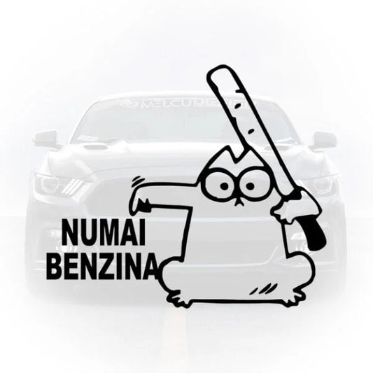 Sticker auto amuzant cu Simon's Cat ținând o bâtă și textul Numai Benzina in rezervor