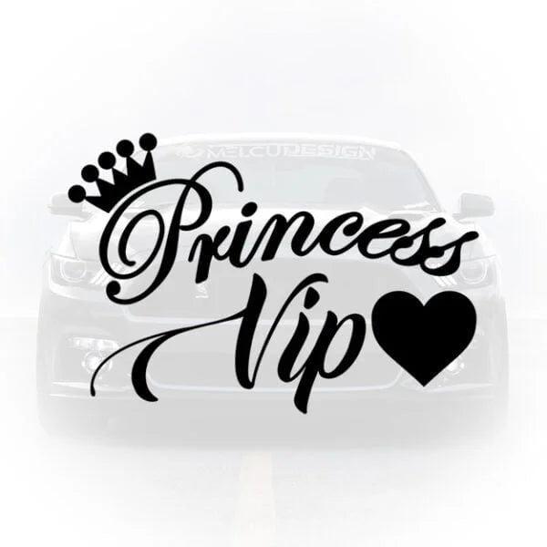 Sticker auto decorativ cu textul Princess VIP scris cu font caligrafic, decorat cu o coroană și o inimioară neagră.