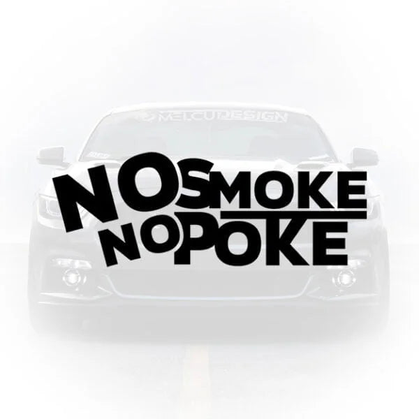 Sticker auto negru cu mesajul No smoke no poke pe fundalul unei mașini albe