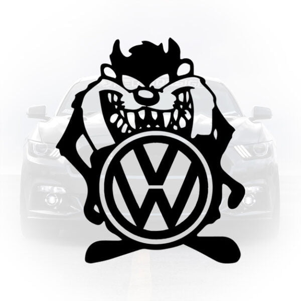 Sticker auto negru cu personajul Taz (Tasmanian Devil) ținând logoul Volkswagen pe fundalul unei mașini