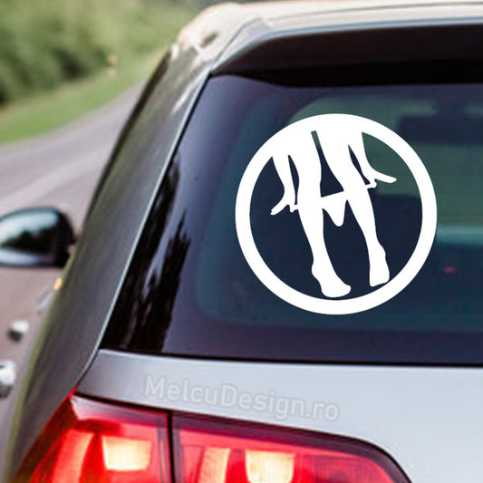 Sticker auto Panty Dropper cu siluetă JDM neagră pe fundal de mașină
