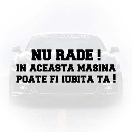 Sticker auto amuzant cu textul Nu râde în această mașină poate fi iubita ta