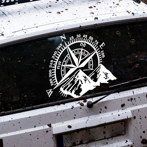 Sticker Auto – Munti și Busolă – Off‑Road Aventura