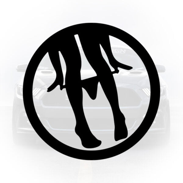Sticker auto Panty Dropper cu siluetă JDM neagră pe fundal de mașină
